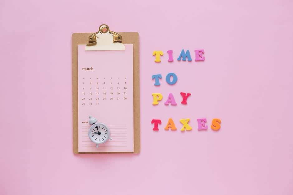 Business tax calendar highlighting deadlines